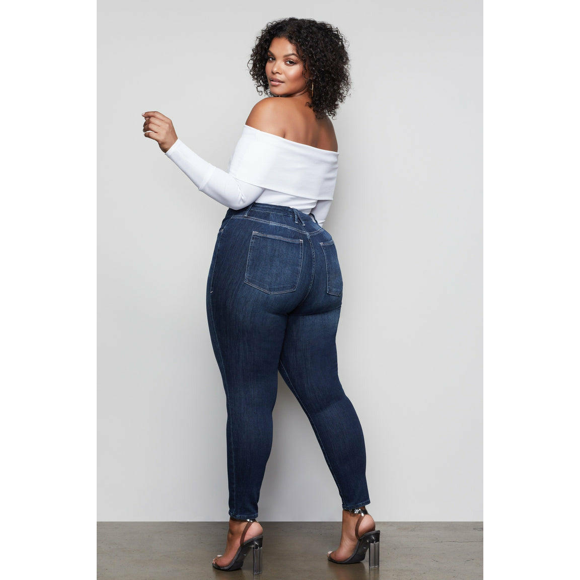 Good American Good Legs | Crop BLUE260 Wash